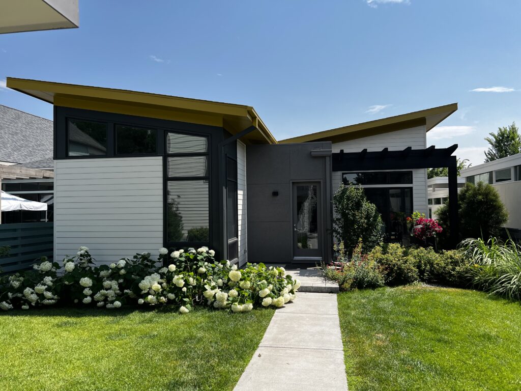 how much does it cost to paint the exterior of a house